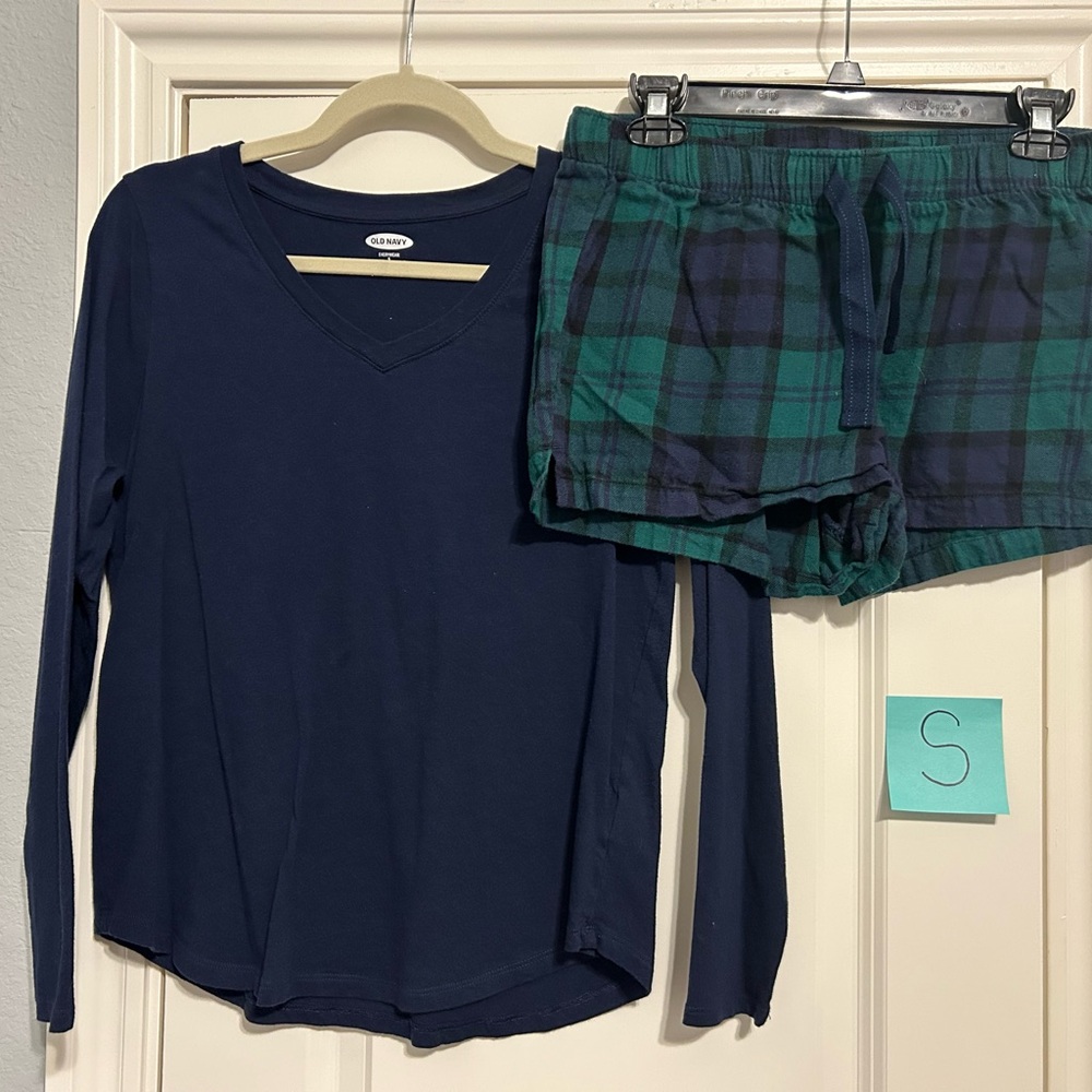 Old Navy Navy Top and Green Plaid Shorts Lounge Sleep Set